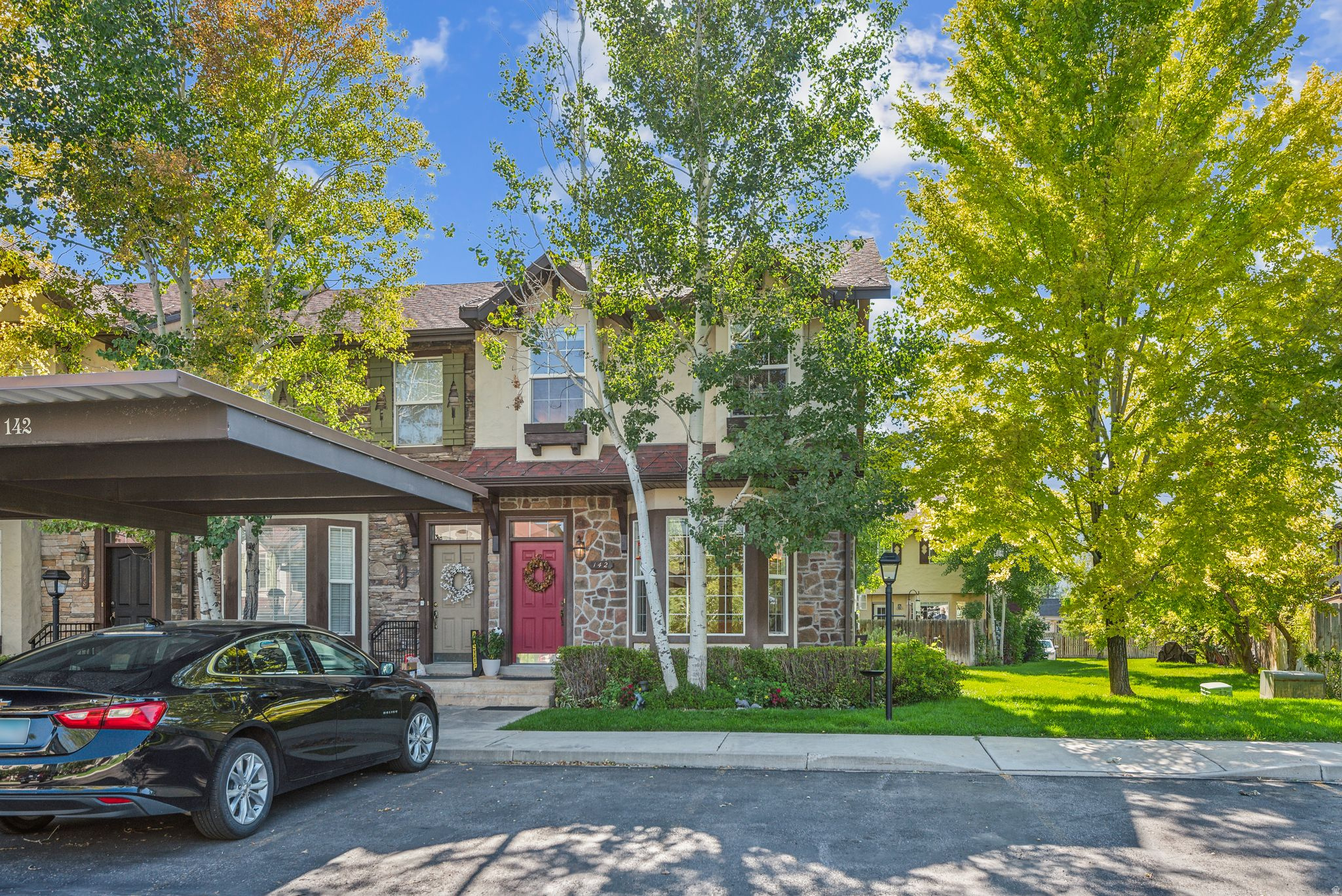 142 S GENEVA DR