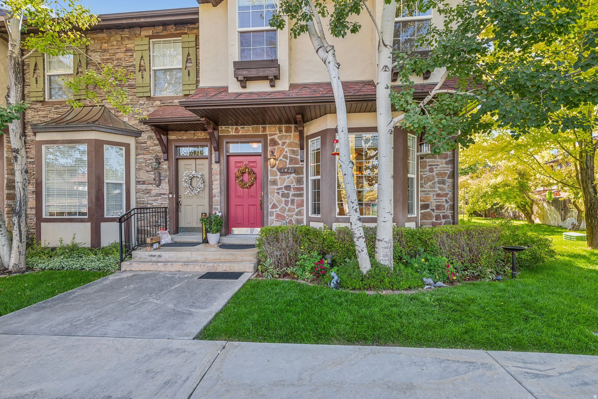 142 S GENEVA DR