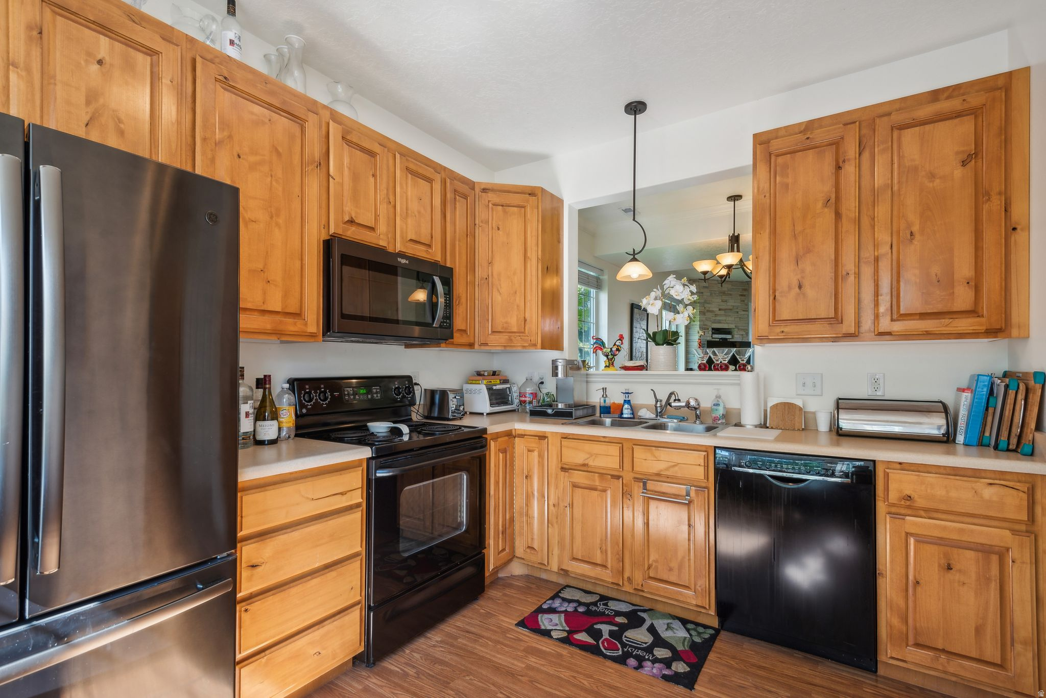 142 S GENEVA DR