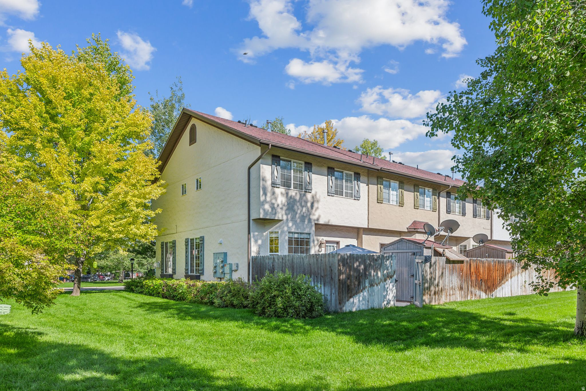142 S GENEVA DR