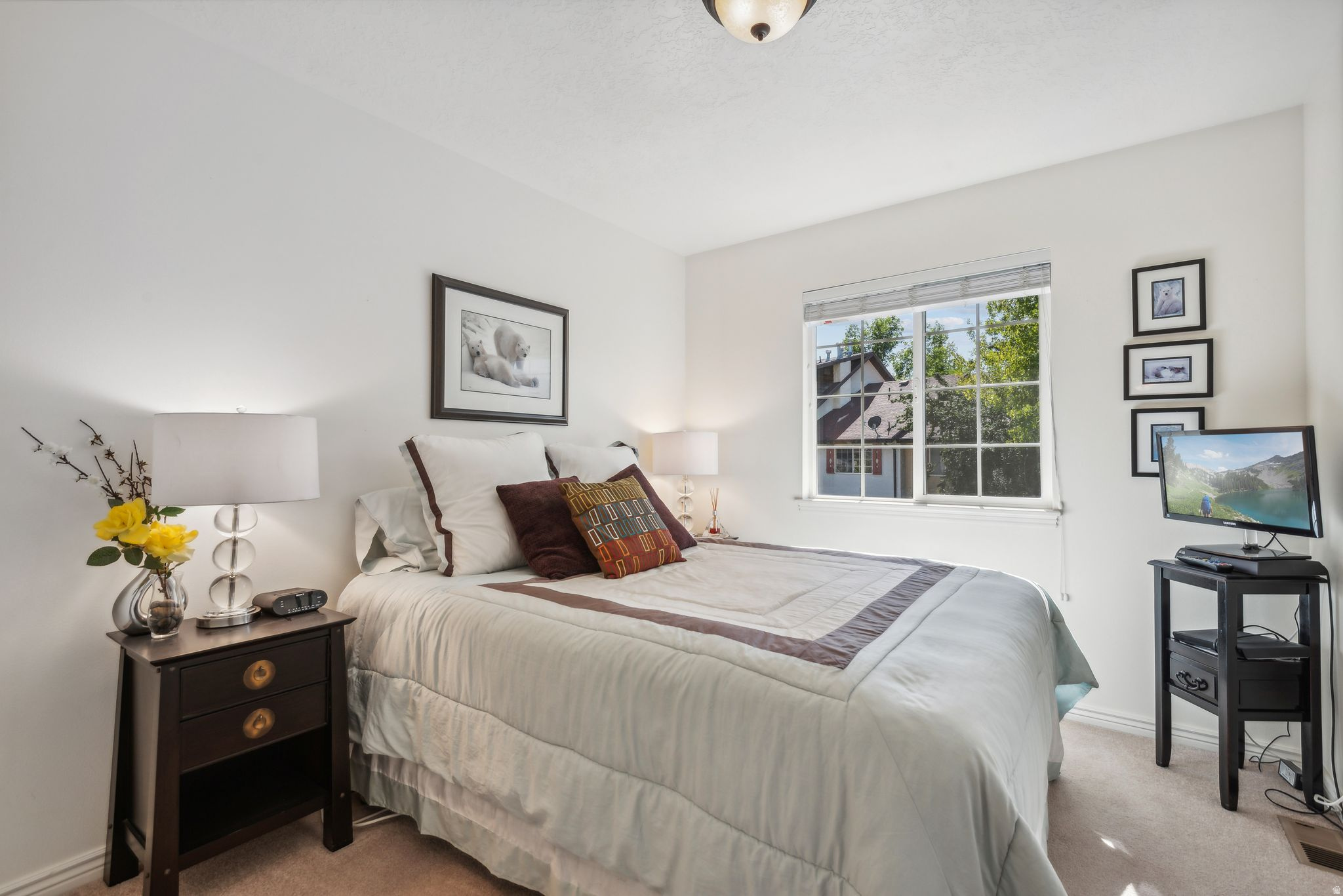 142 S GENEVA DR