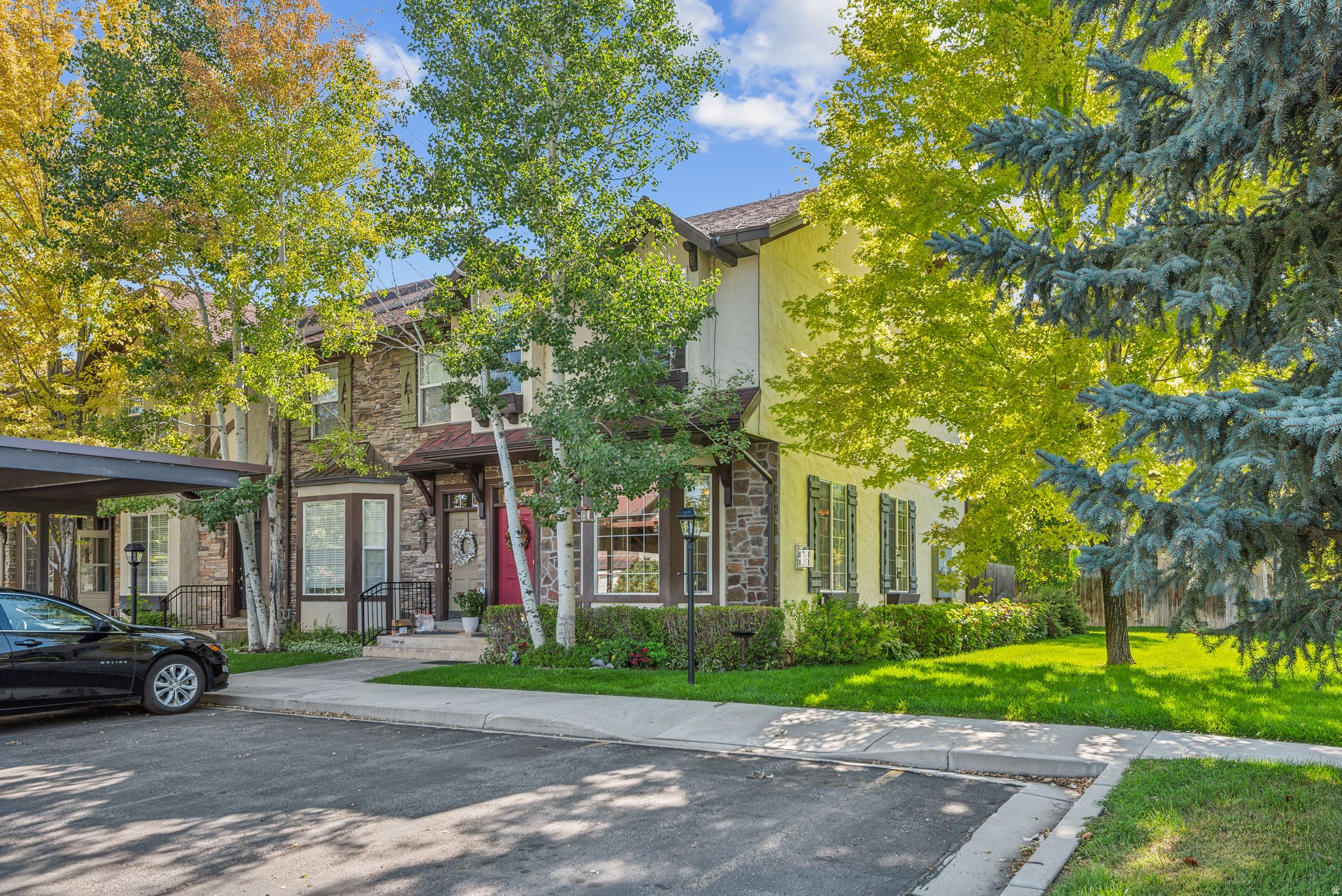 142 S GENEVA DR
