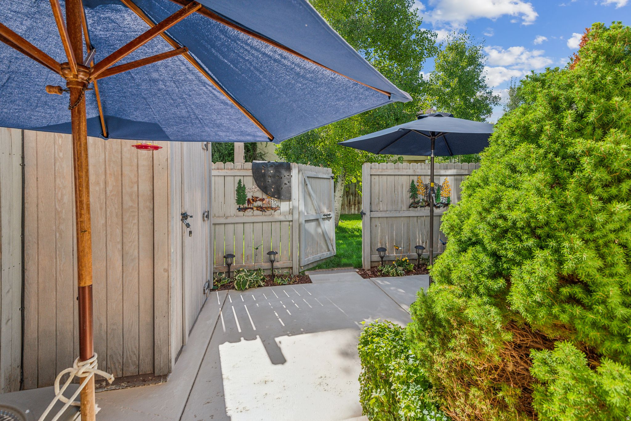 142 S GENEVA DR