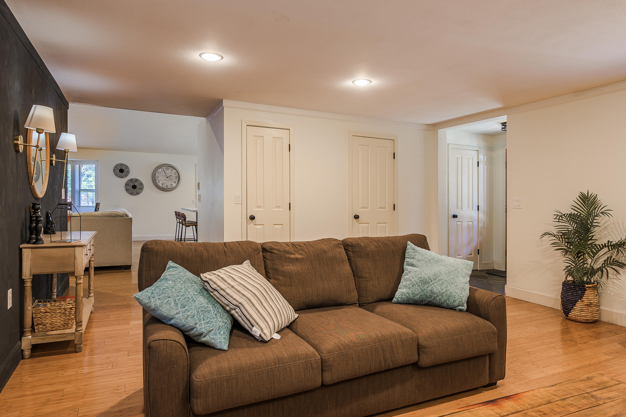 14913 Conestoga