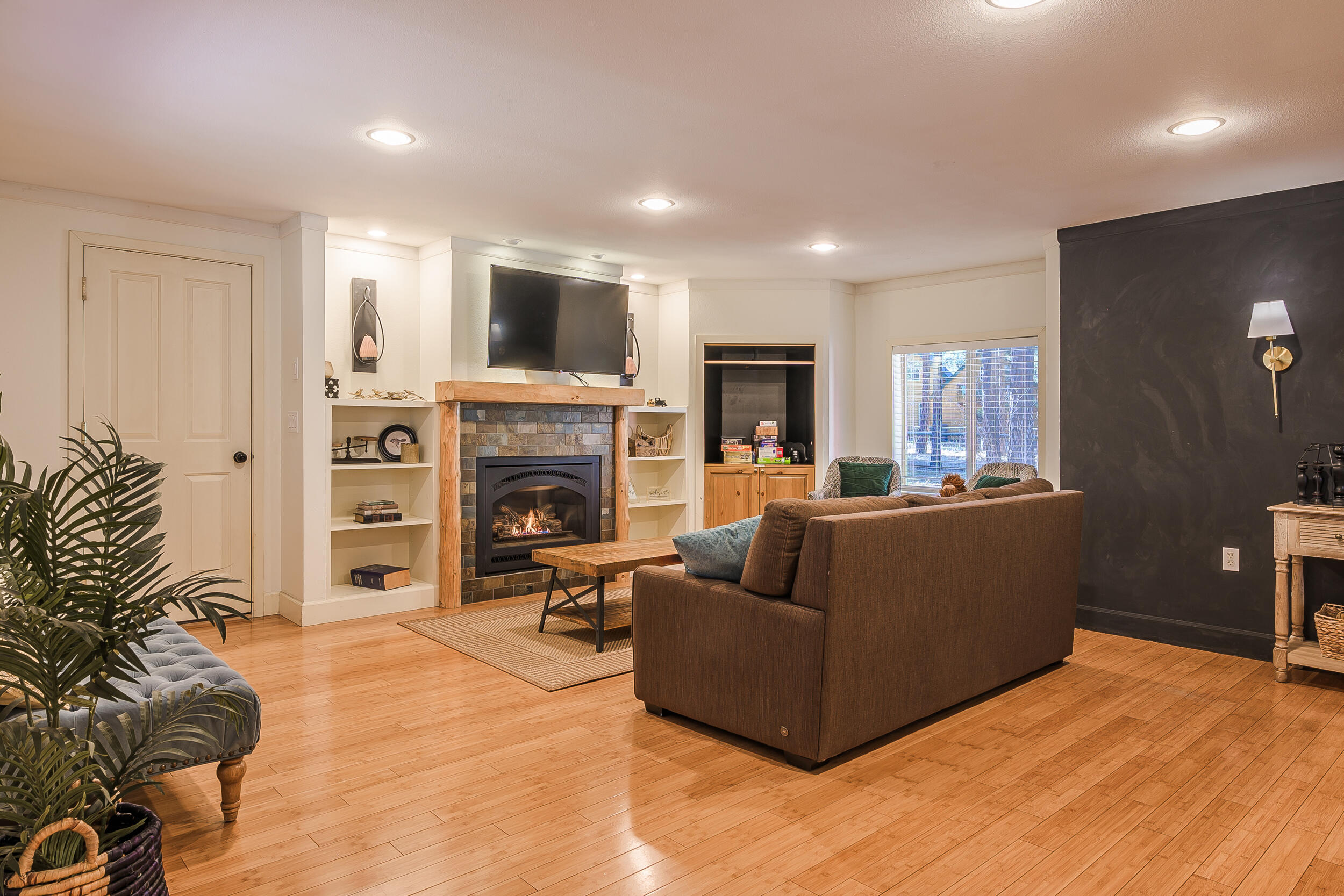 14913 Conestoga