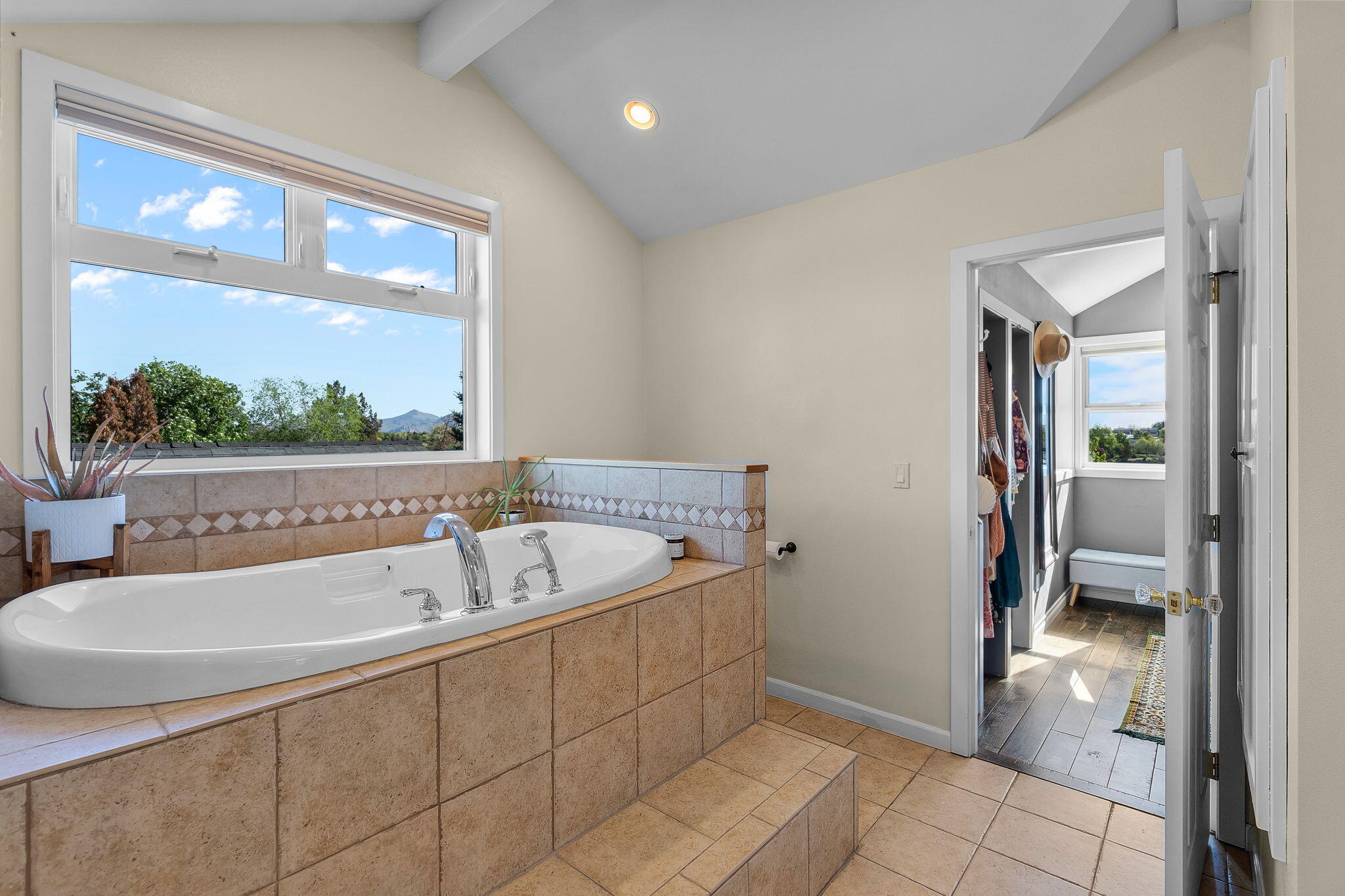 1408 NW Rimrock Drive