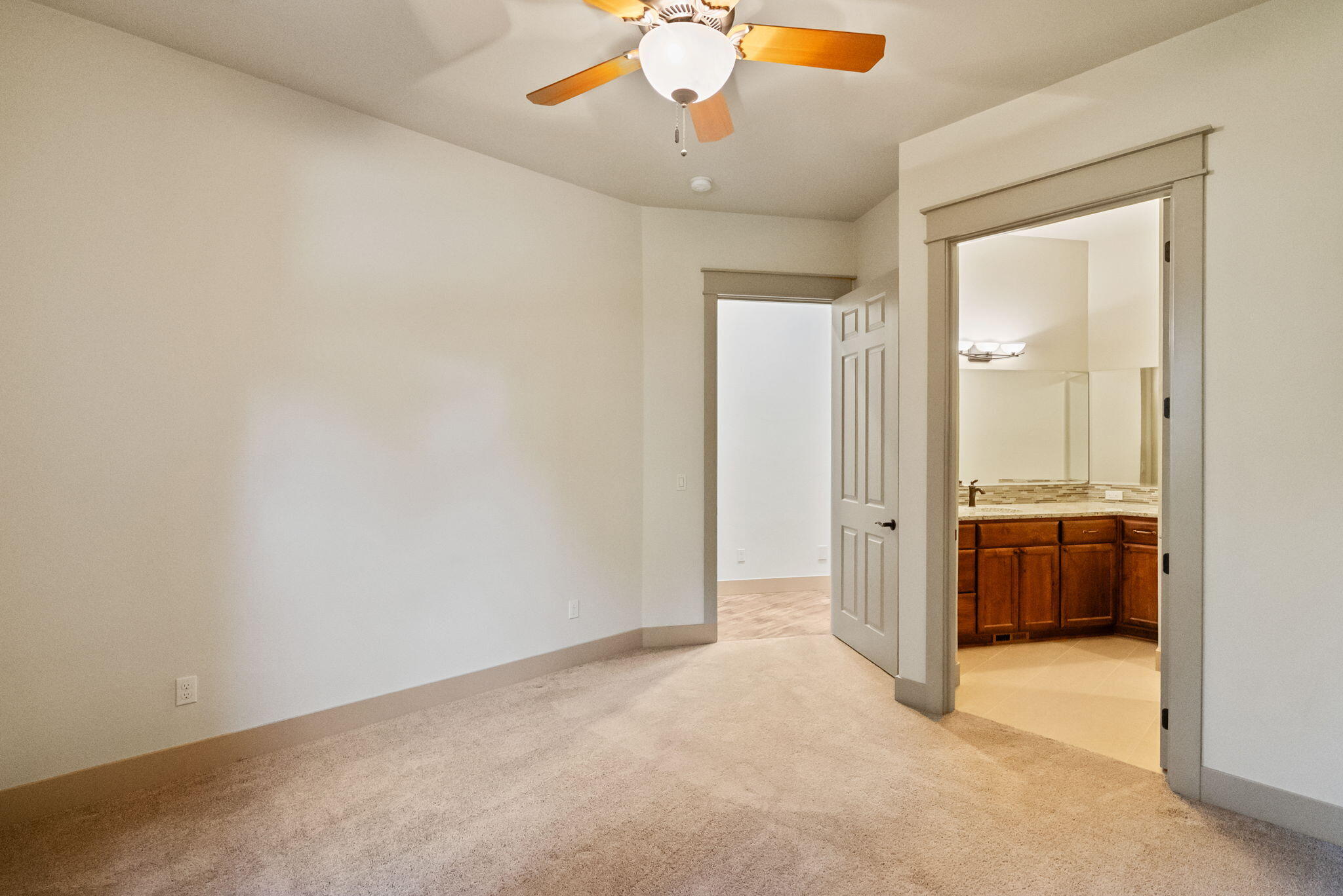 61245 Crescent Court