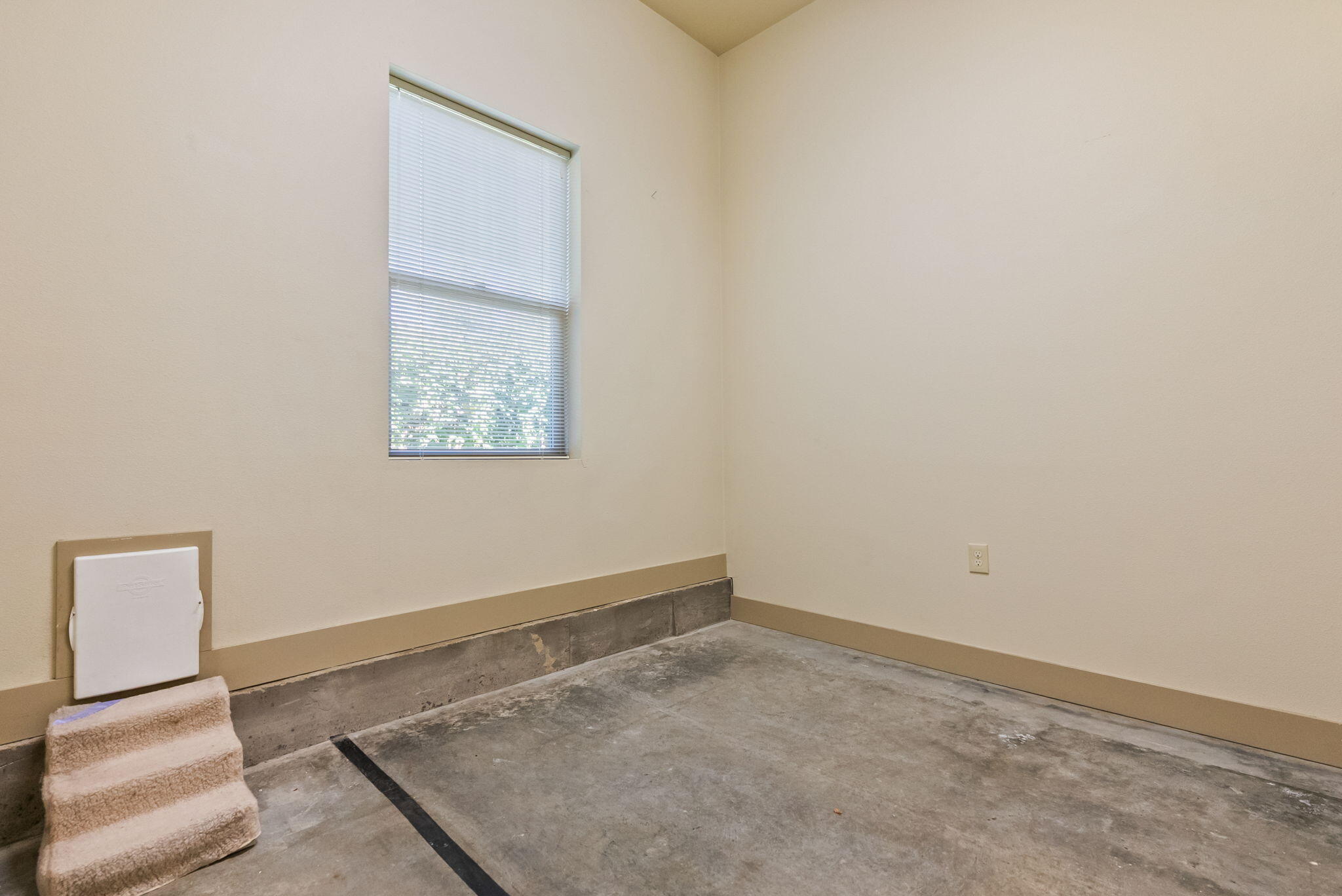 61245 Crescent Court