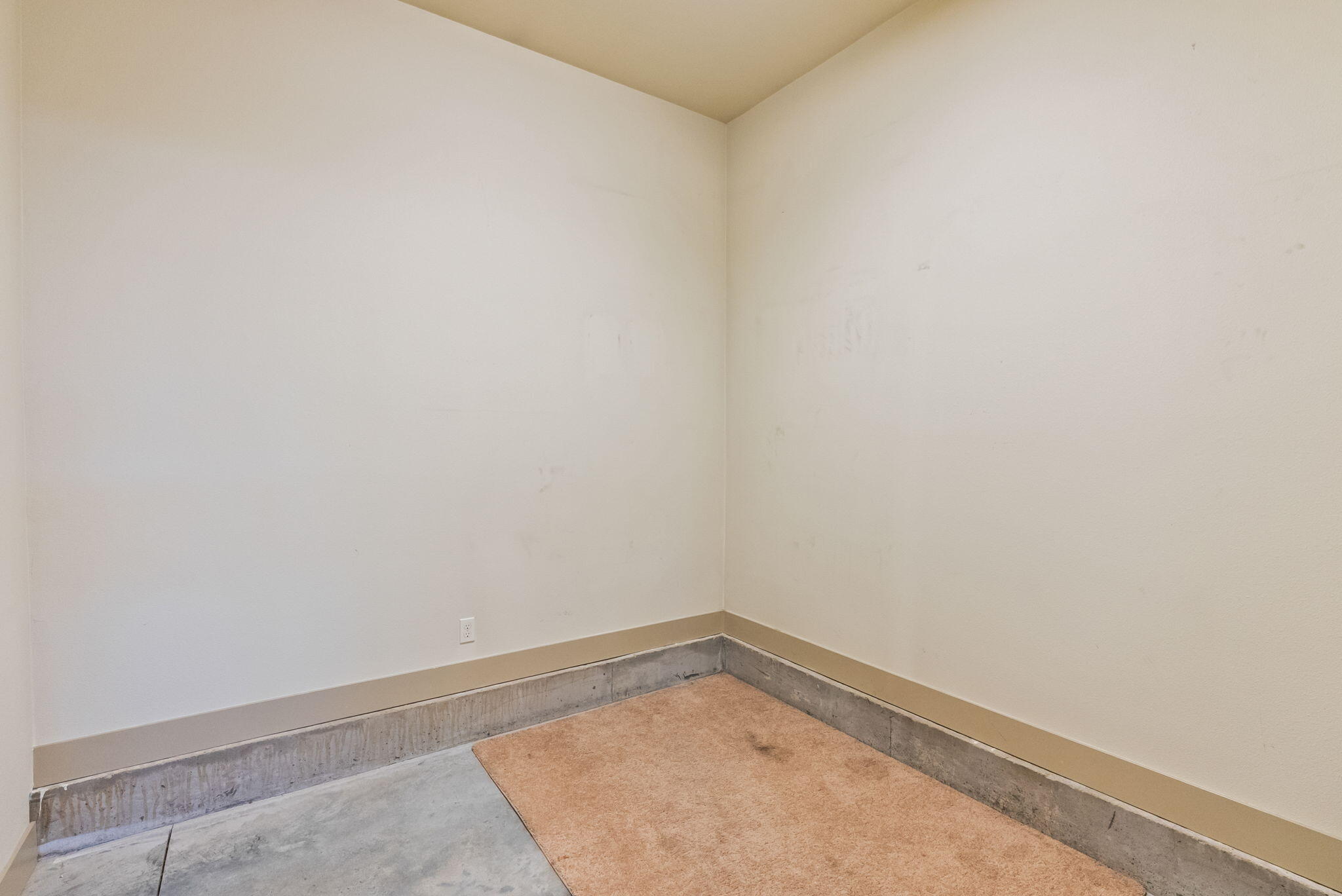 61245 Crescent Court