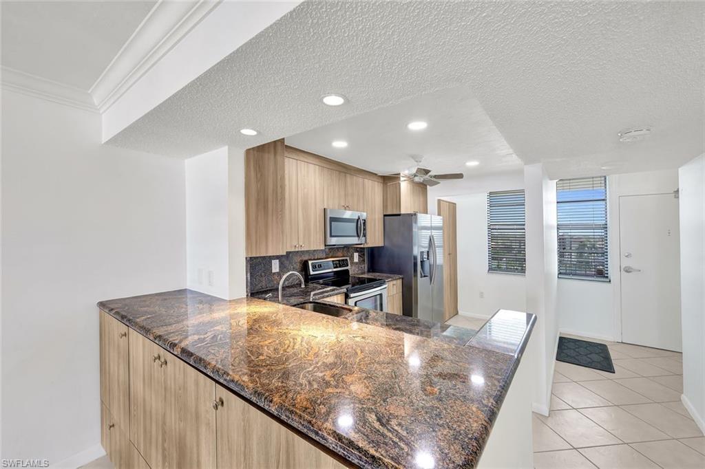 320 Seaview CT # 804 Unit: 2-804