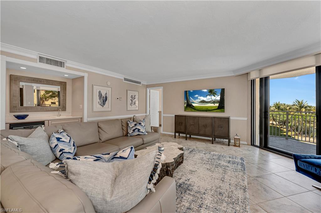 520 Collier BLVD 206