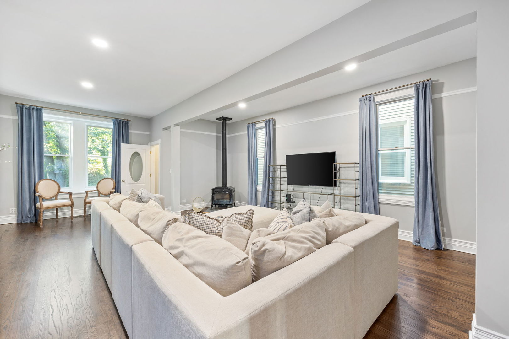 3939 N Ravenswood Avenue