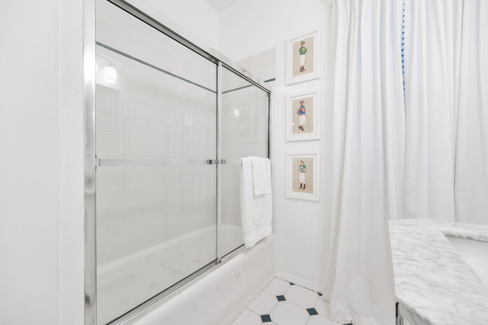 3939 N Ravenswood Avenue