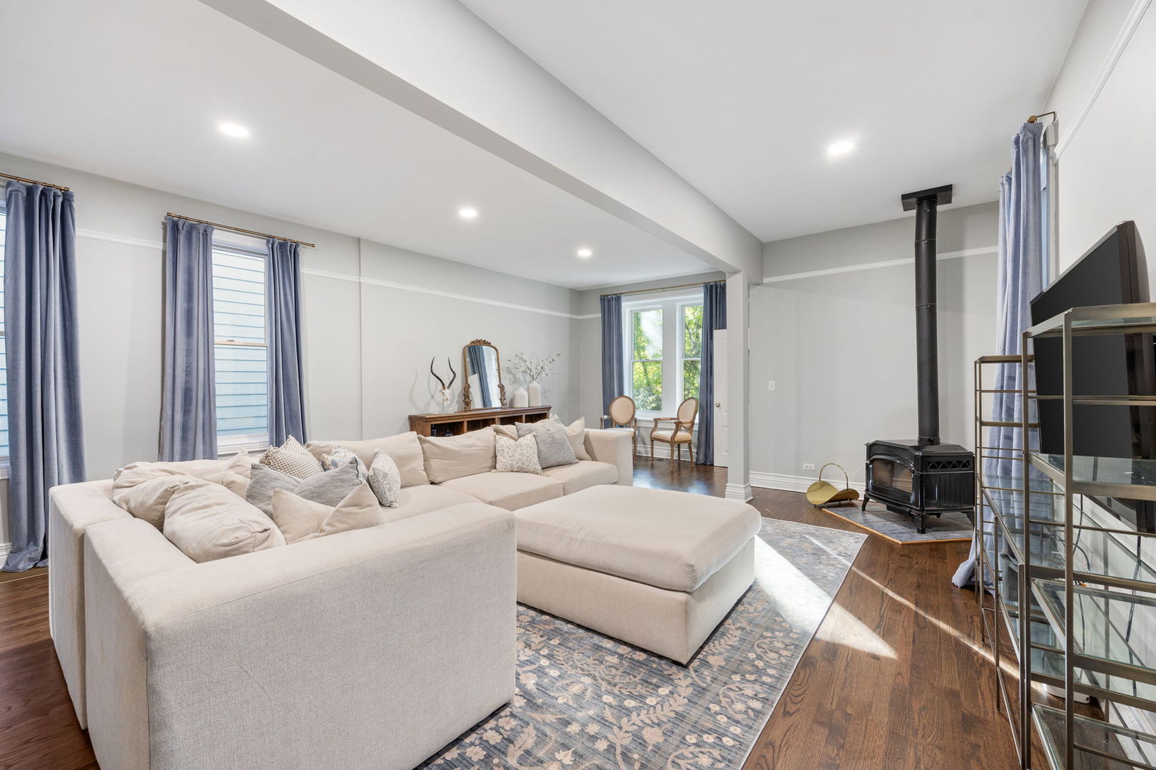 3939 N Ravenswood Avenue