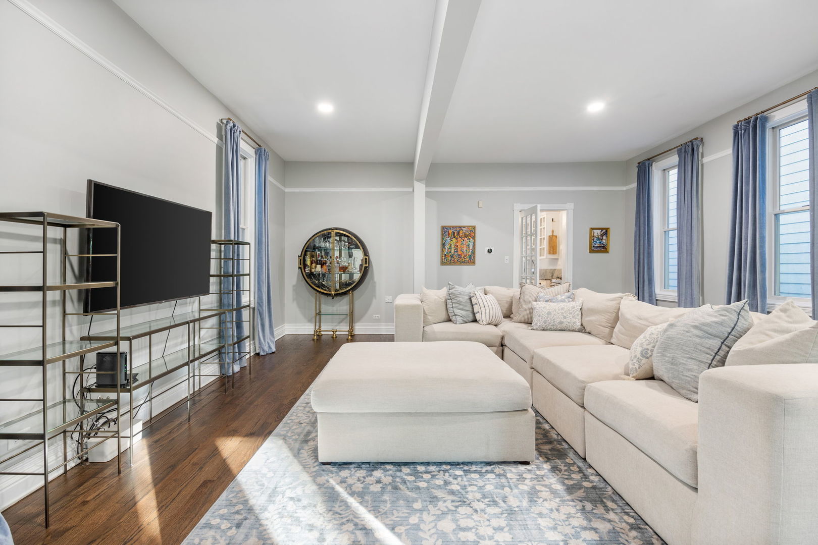 3939 N Ravenswood Avenue