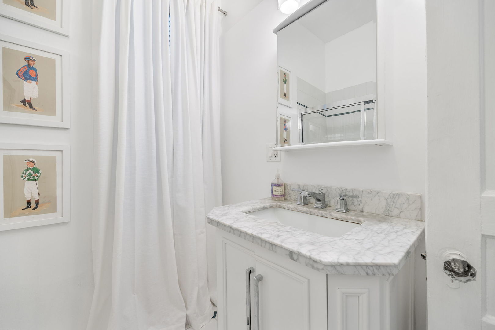 3939 N Ravenswood Avenue