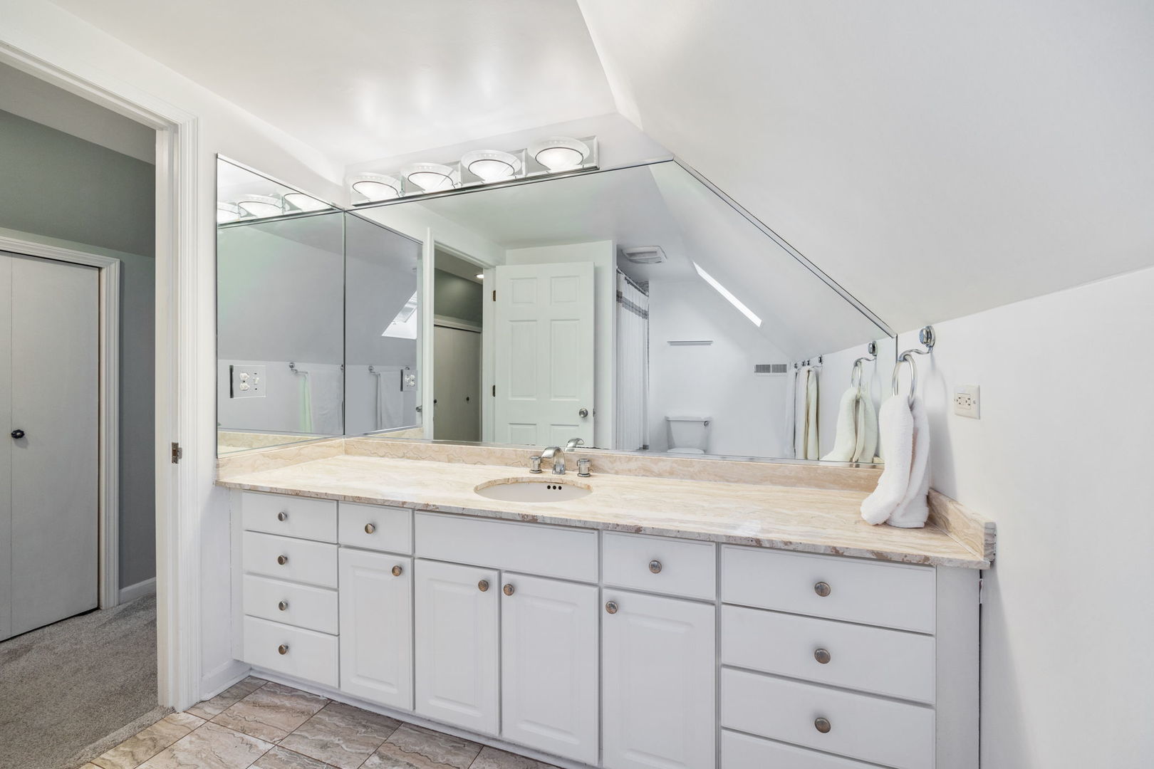 3939 N Ravenswood Avenue