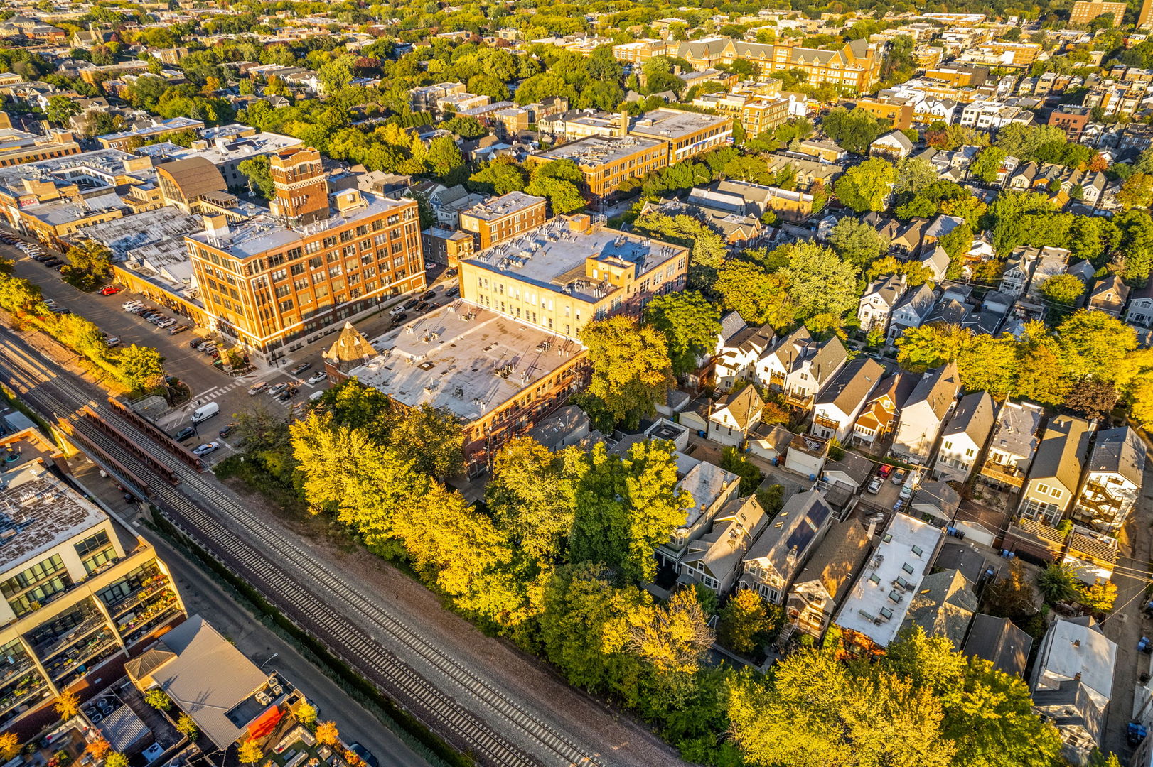 3939 N Ravenswood Avenue