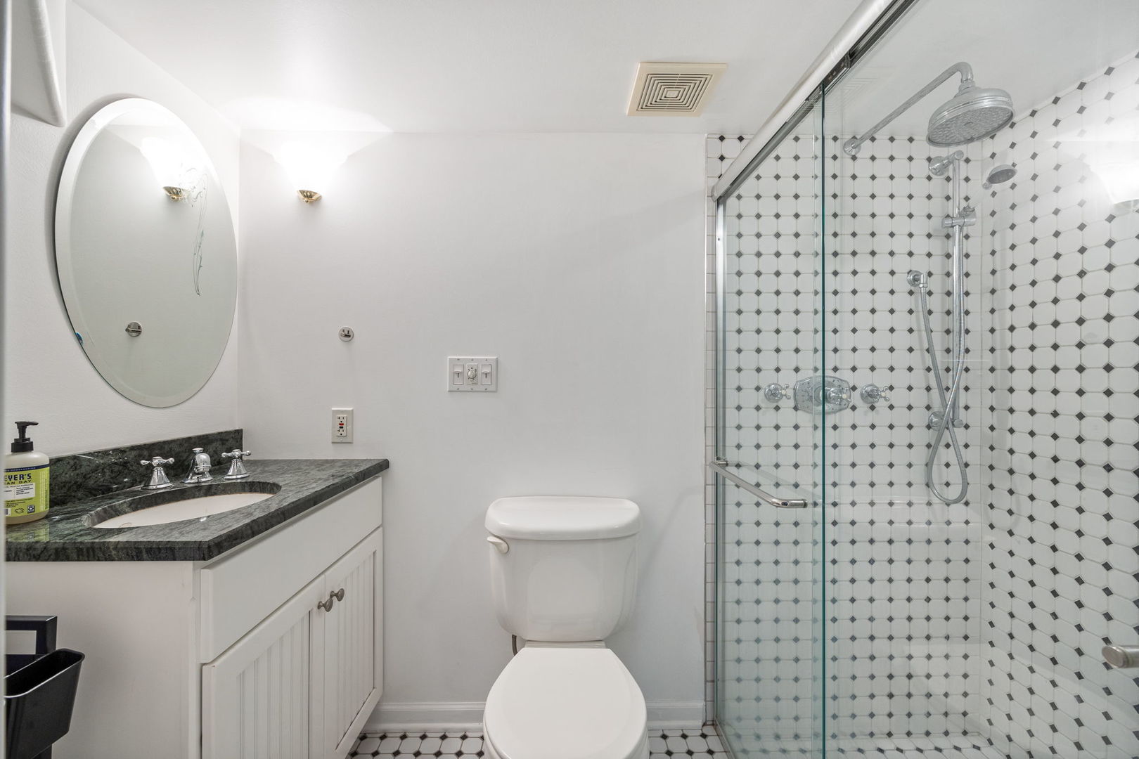 3939 N Ravenswood Avenue