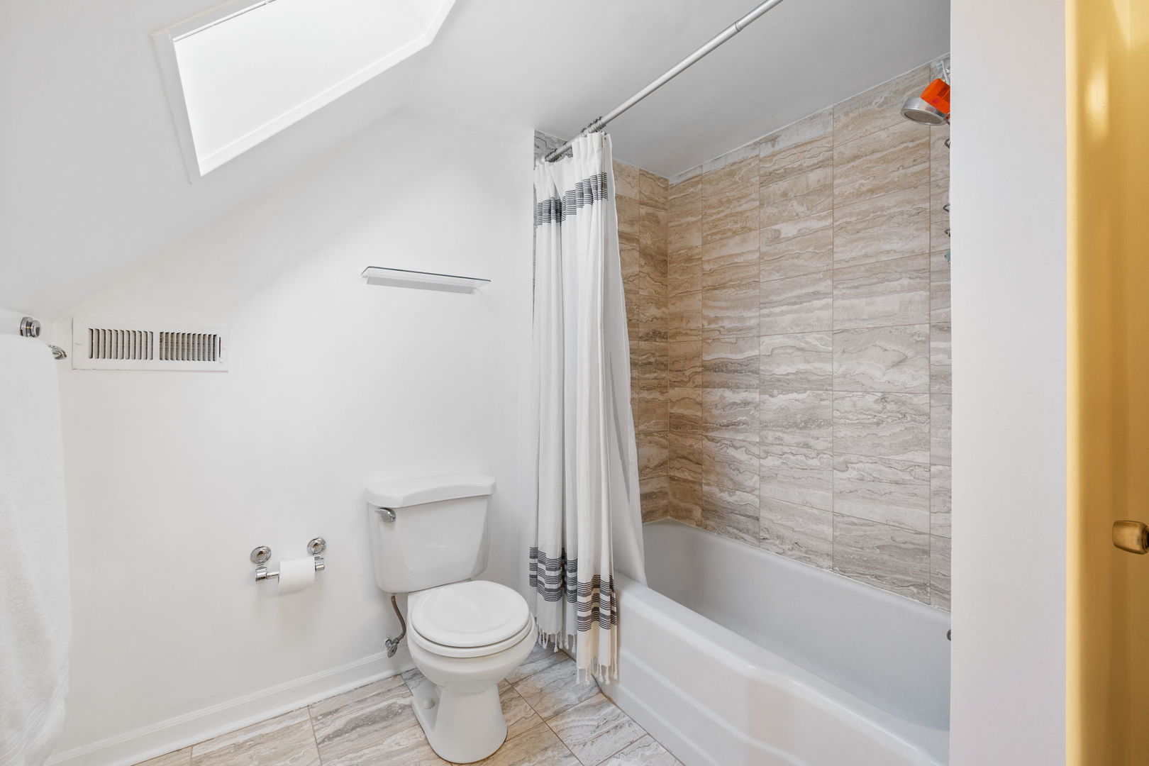 3939 N Ravenswood Avenue