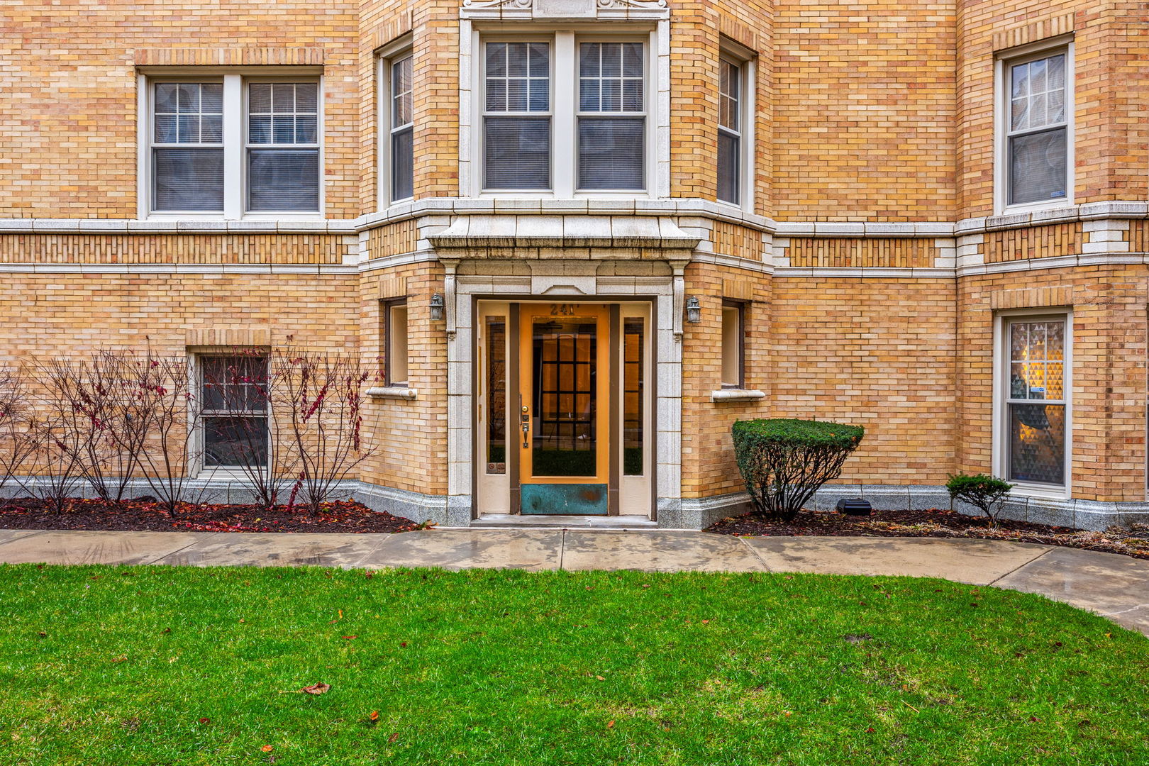 241 Washington Boulevard Unit: 2B