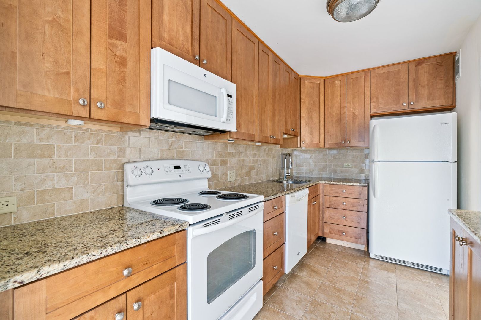 3900 N Lake Shore Drive Unit: 21C