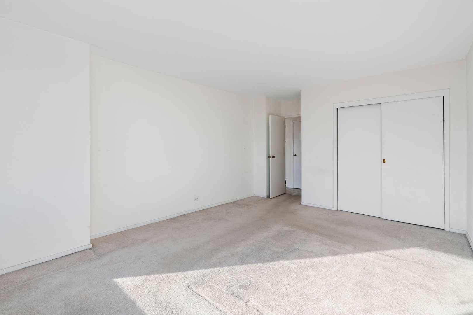 3900 N Lake Shore Drive Unit: 21C