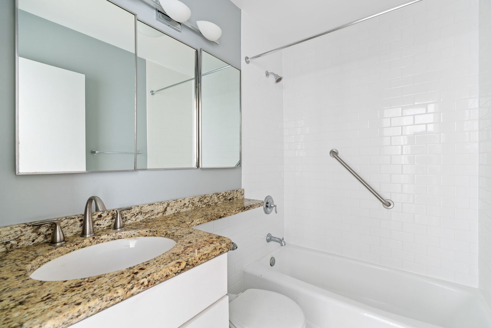 3900 N Lake Shore Drive Unit: 21C