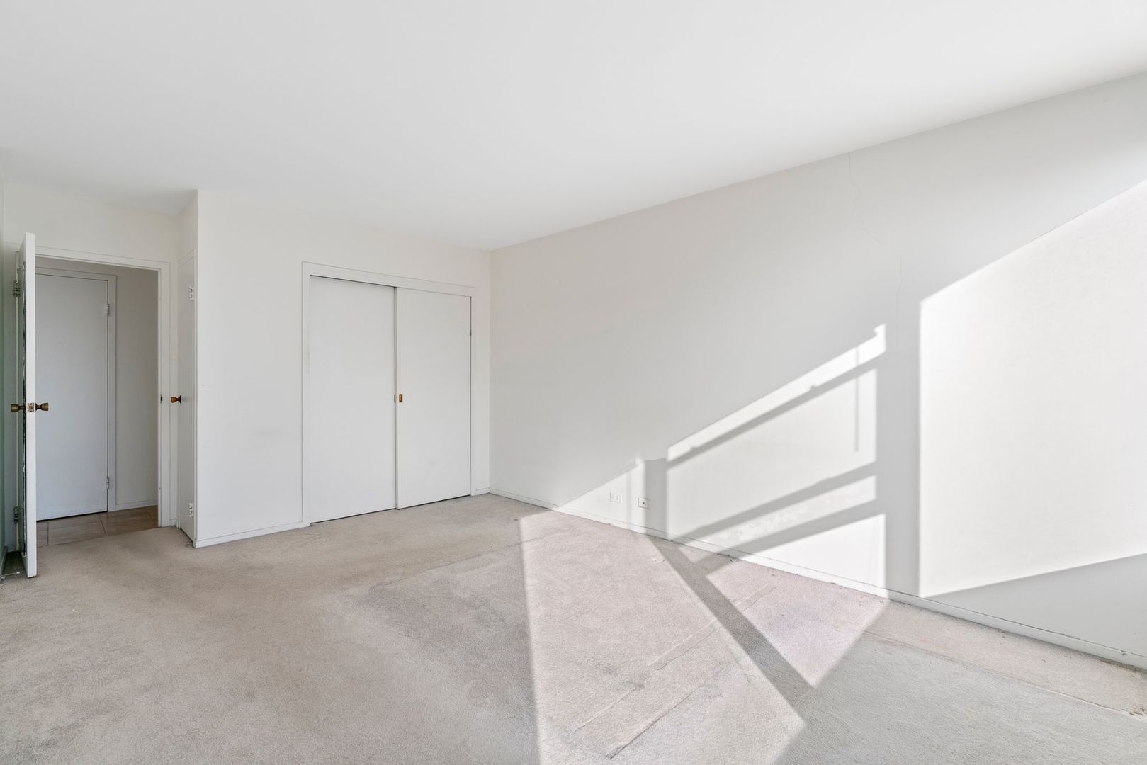 3900 N Lake Shore Drive Unit: 21C