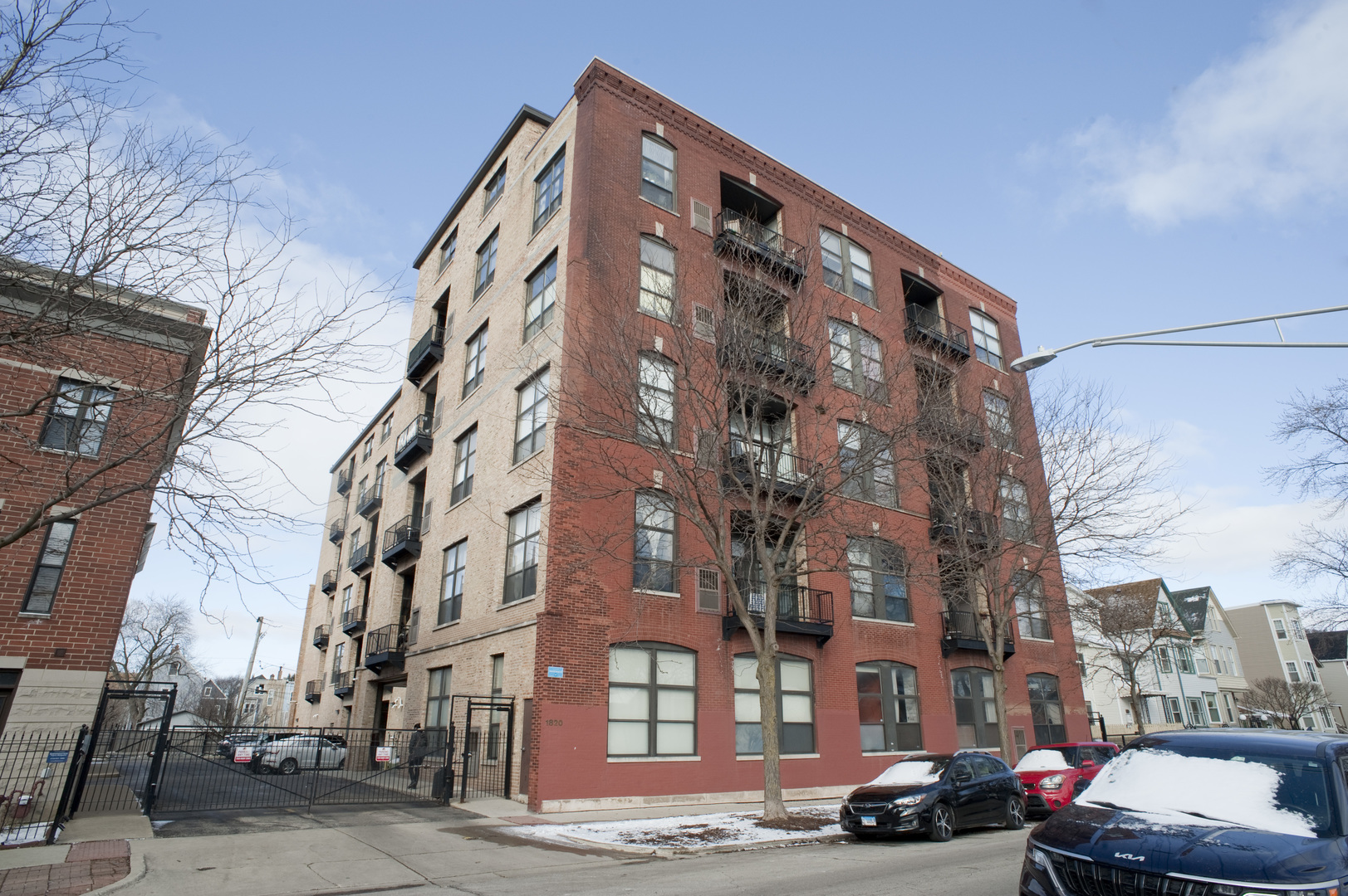 1820 N Spaulding Avenue Unit: 304