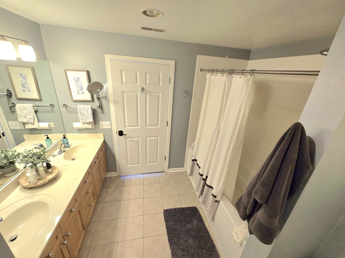 515 N Harlem Avenue Unit: 305