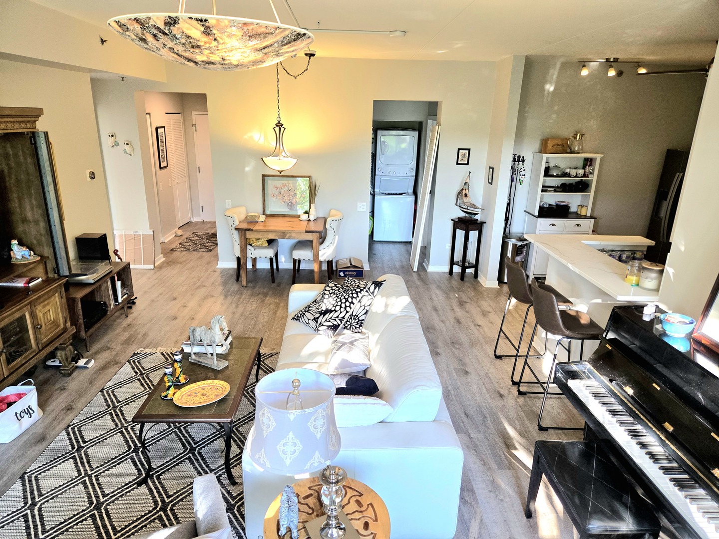 515 N Harlem Avenue Unit: 305