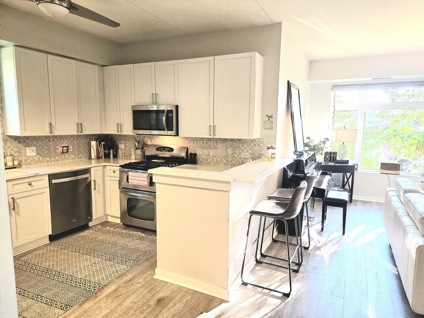 515 N Harlem Avenue Unit: 305