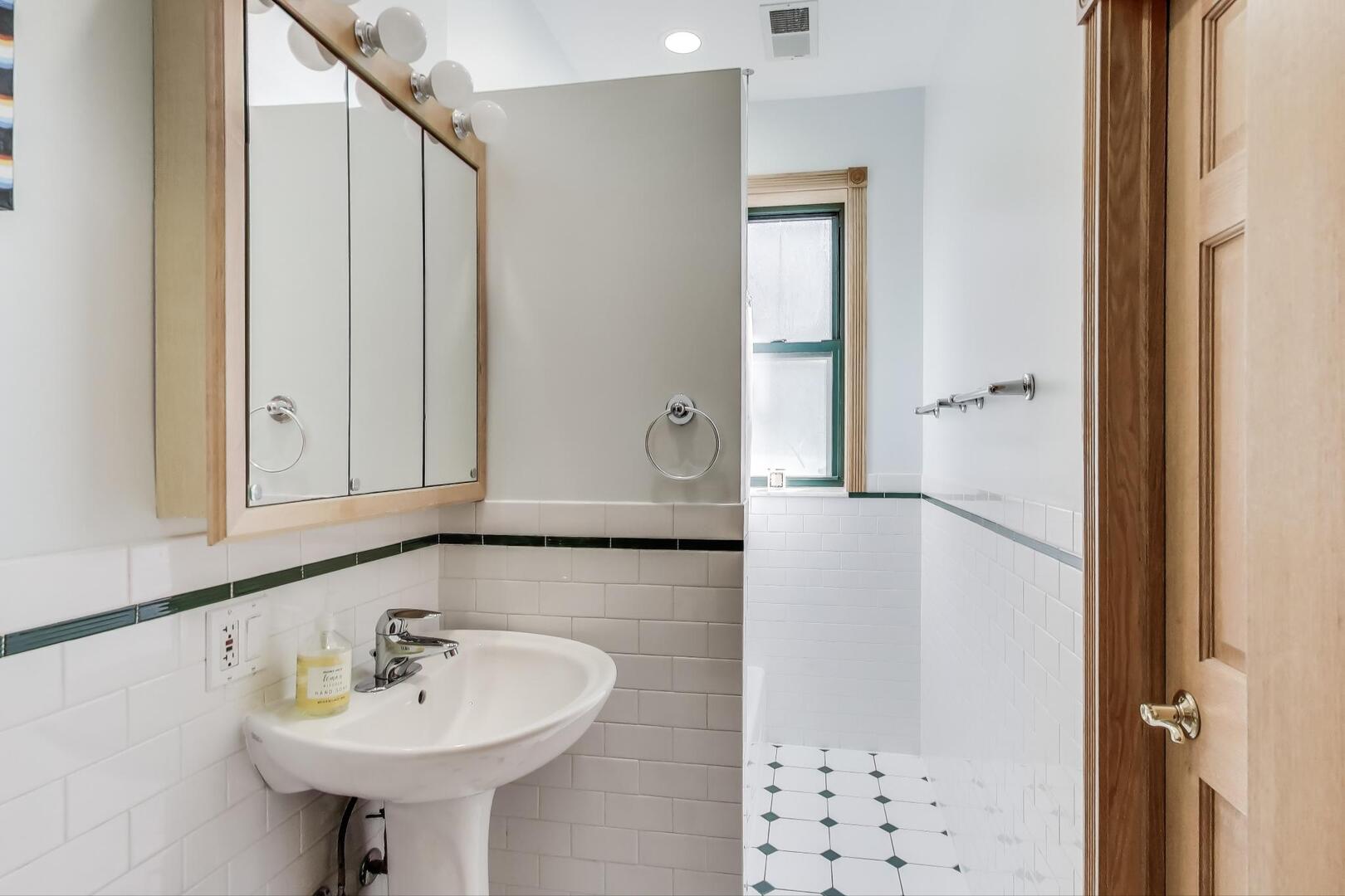 5323 S Woodlawn Avenue Unit: 3S