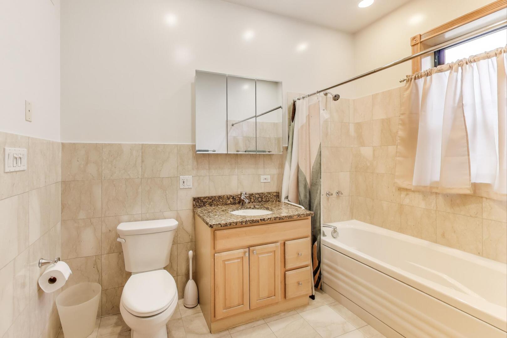 5323 S Woodlawn Avenue Unit: 3S