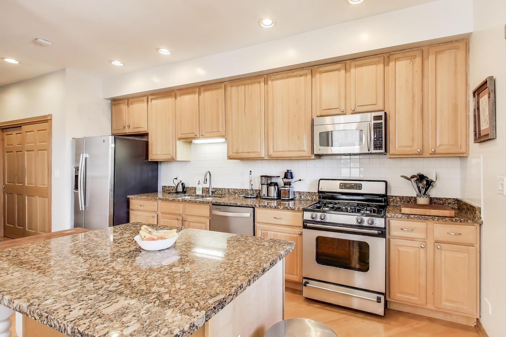 5323 S Woodlawn Avenue Unit: 3S