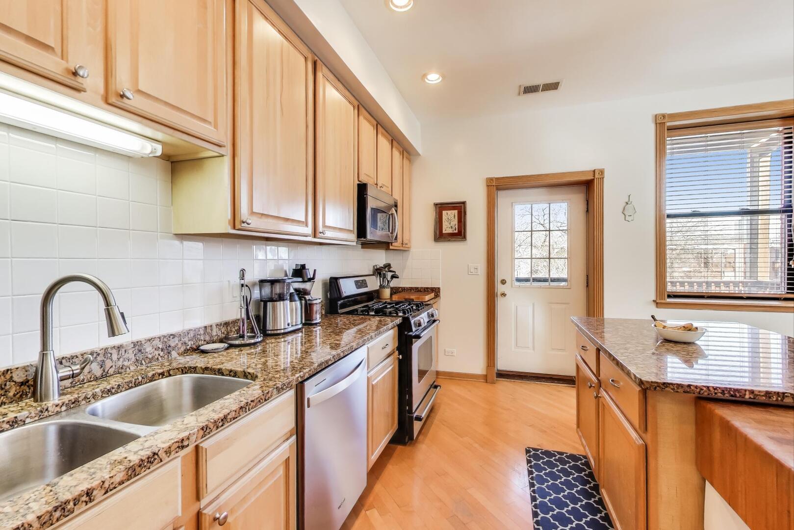 5323 S Woodlawn Avenue Unit: 3S