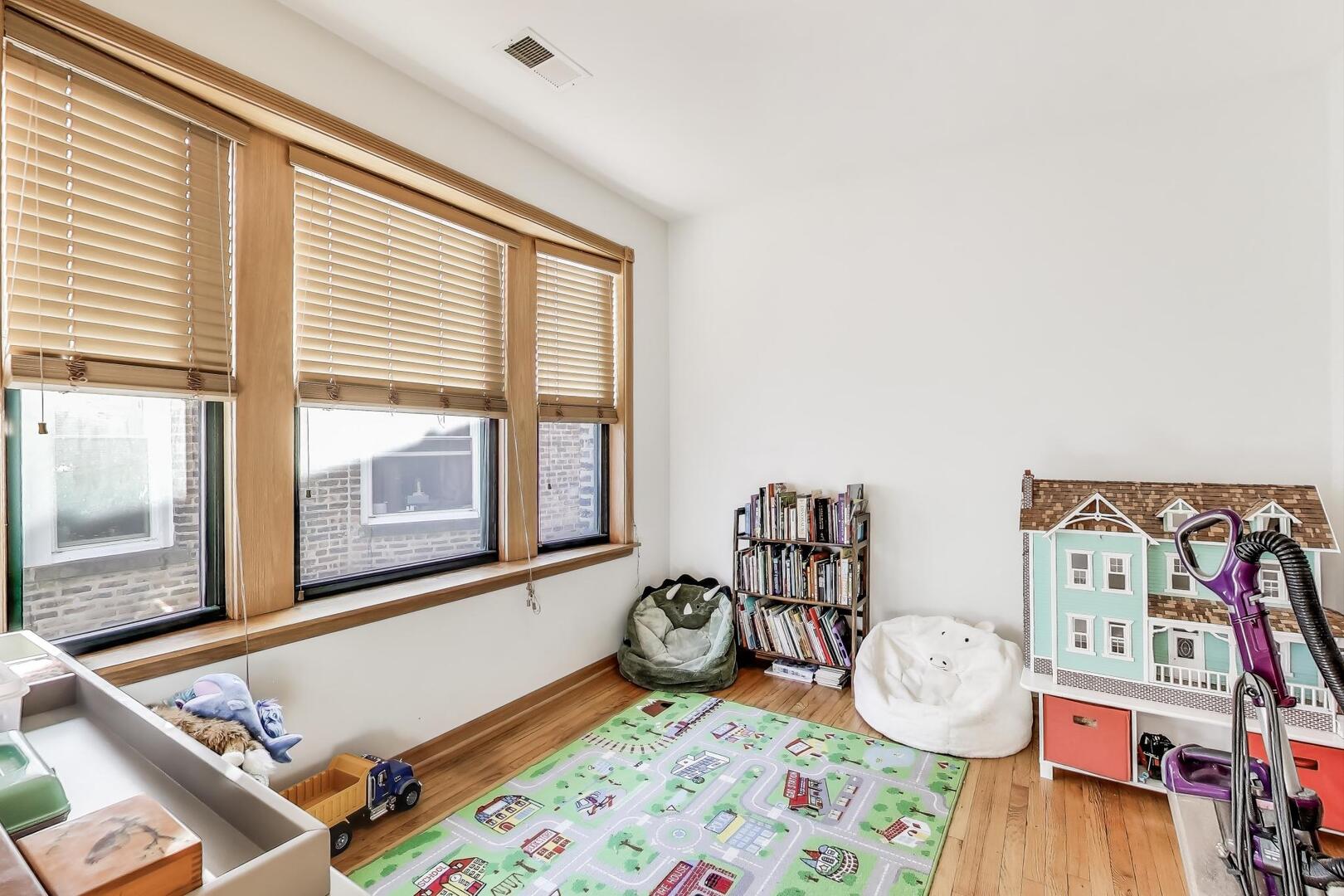 5323 S Woodlawn Avenue Unit: 3S