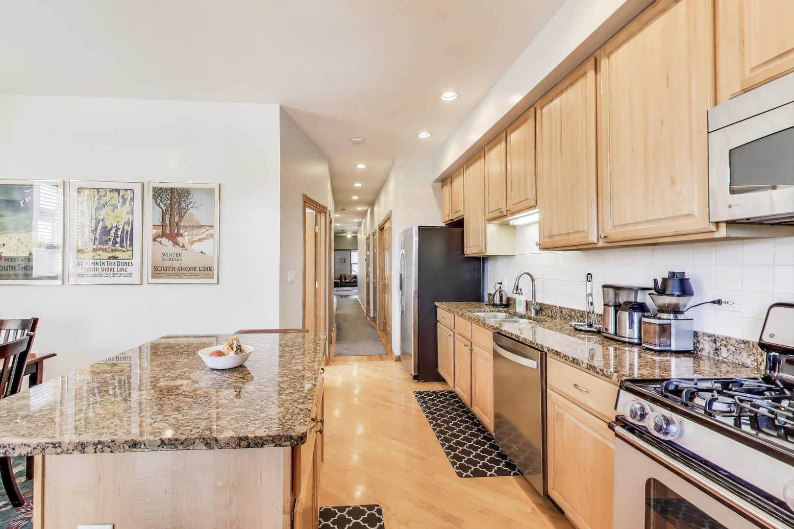 5323 S Woodlawn Avenue Unit: 3S