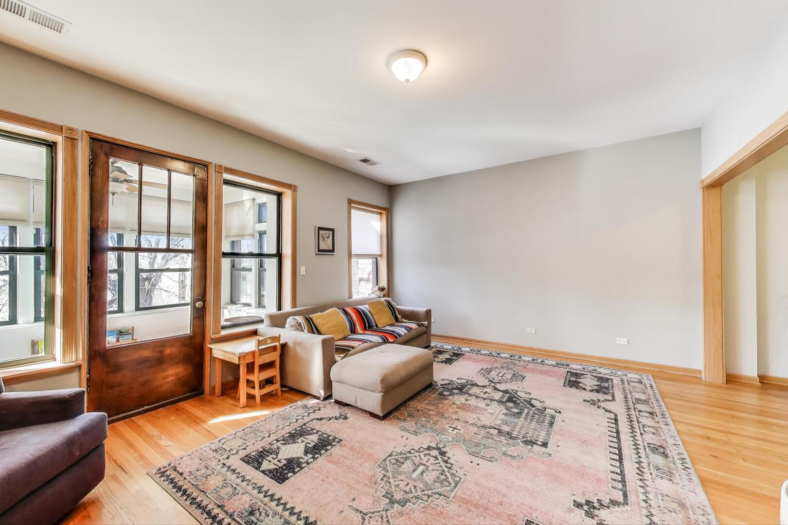 5323 S Woodlawn Avenue Unit: 3S