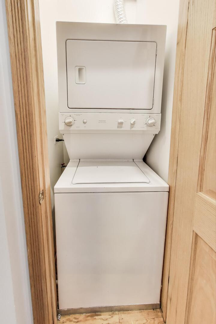 5323 S Woodlawn Avenue Unit: 3S