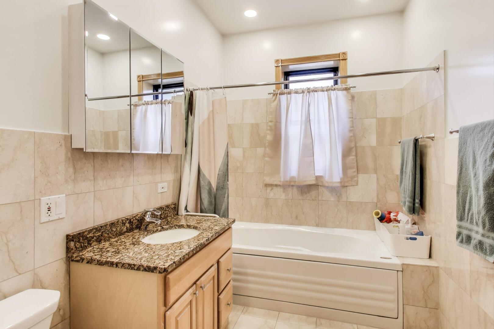 5323 S Woodlawn Avenue Unit: 3S