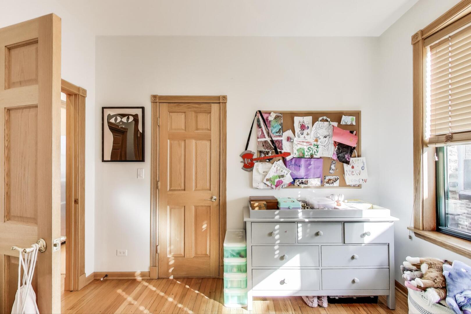 5323 S Woodlawn Avenue Unit: 3S