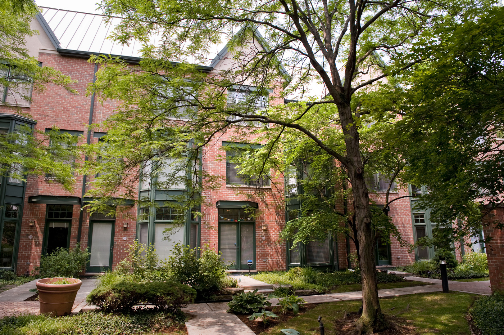 101 N Euclid Avenue Unit: 21