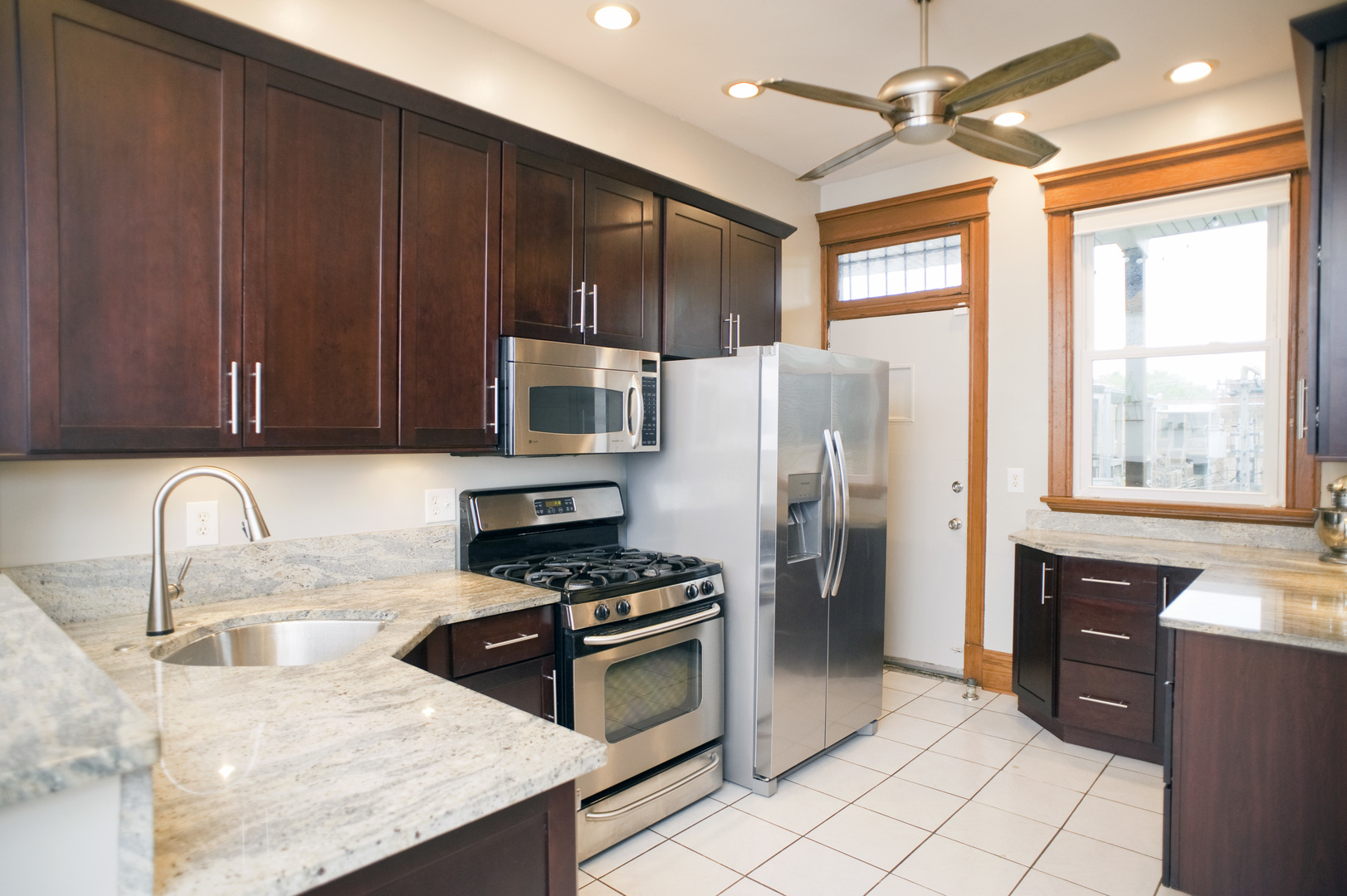 5338 S Greenwood Avenue Unit: 3