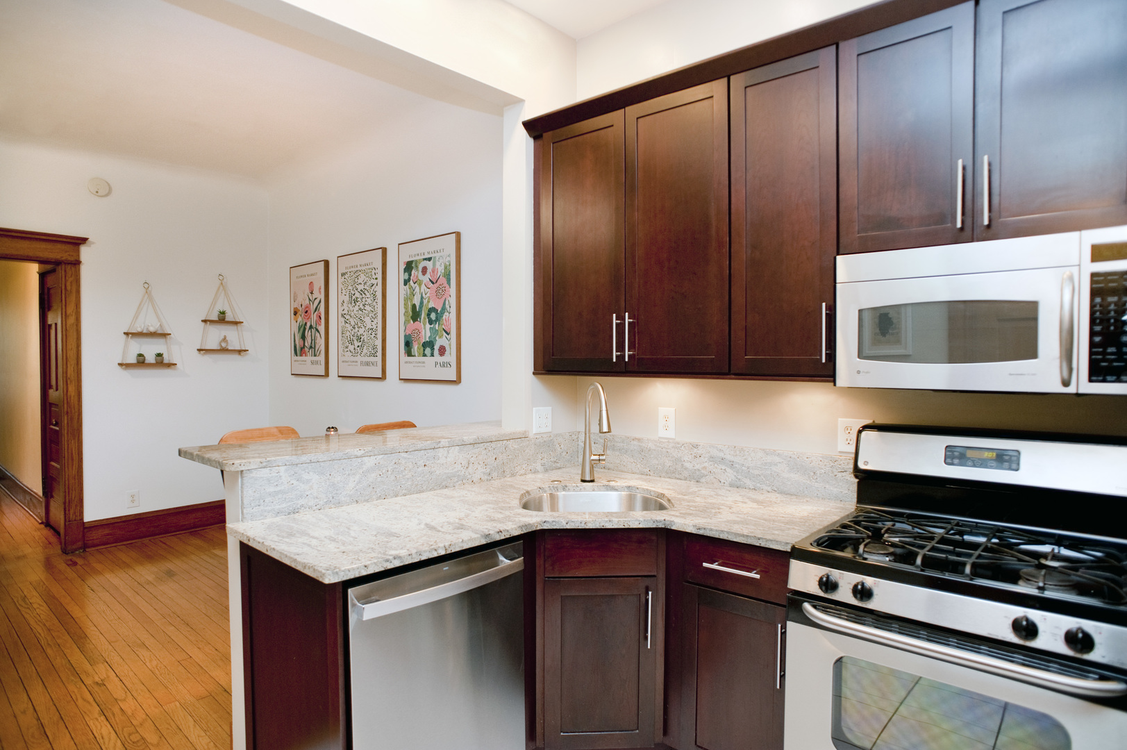 5338 S Greenwood Avenue Unit: 3