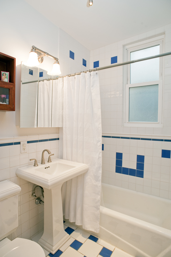 5338 S Greenwood Avenue Unit: 3