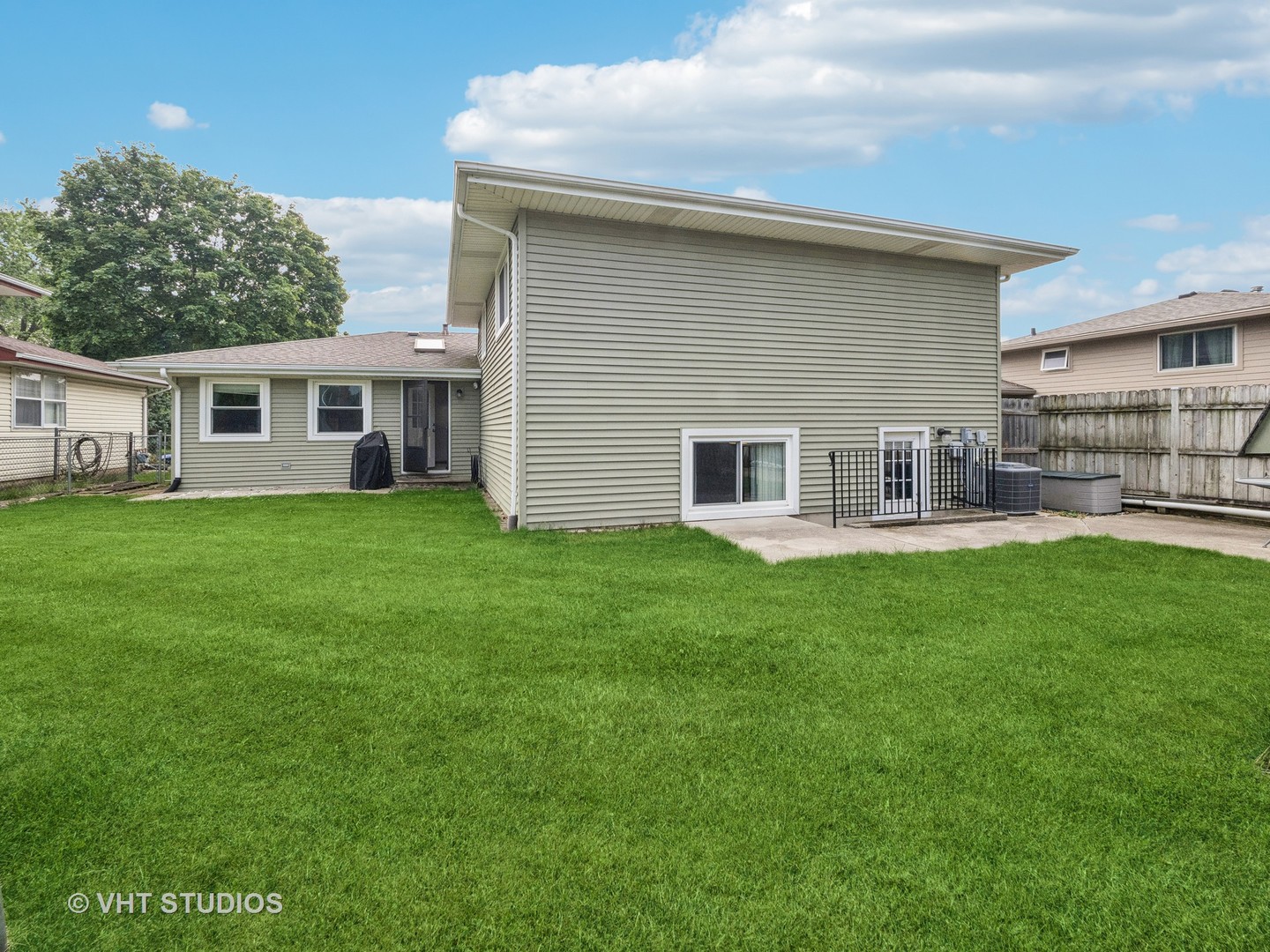2136 N Westmoreland Drive