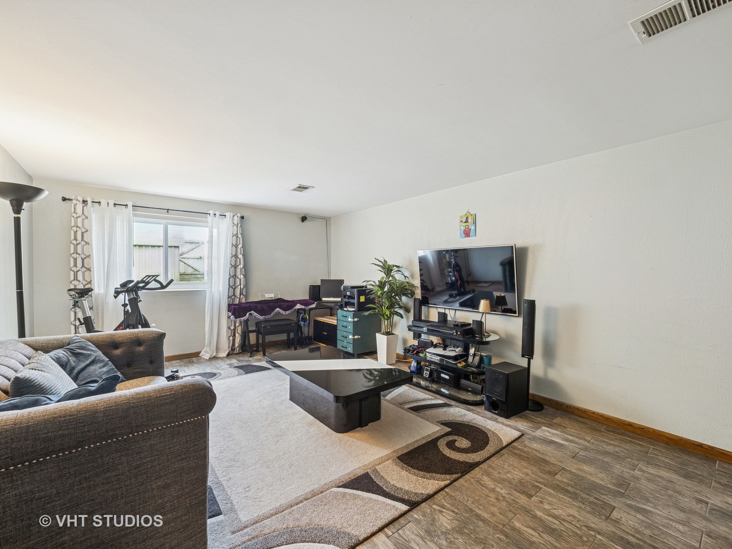 2136 N Westmoreland Drive