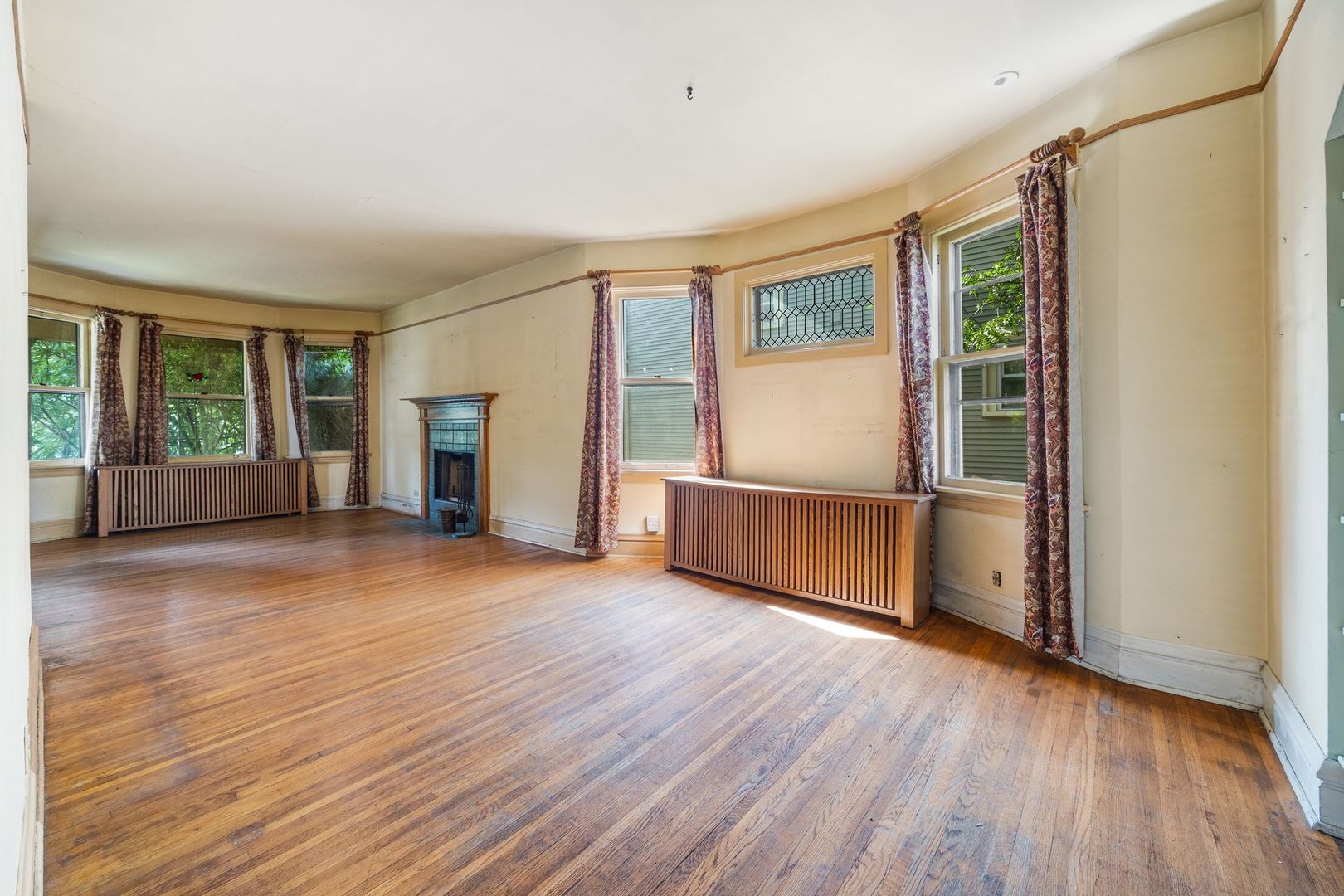 1015 Clarence Avenue